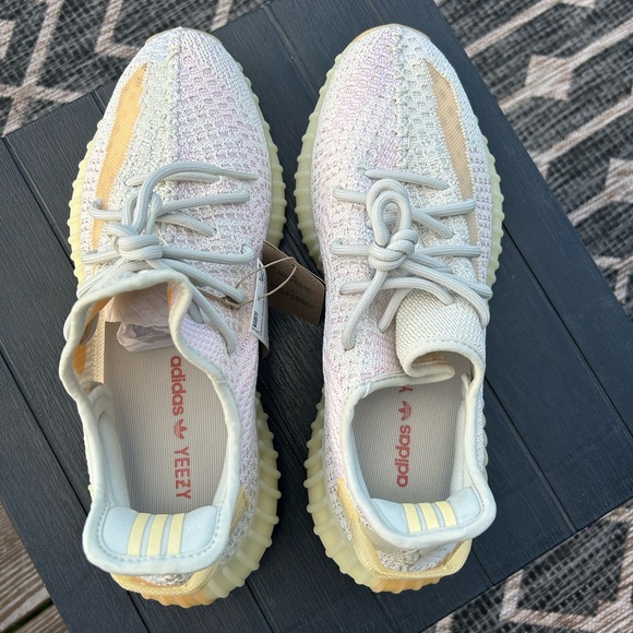 NWT Color Change Yeezy Boost 350 V2 “Light” Color Changing Shoes - Picture 3 of 16